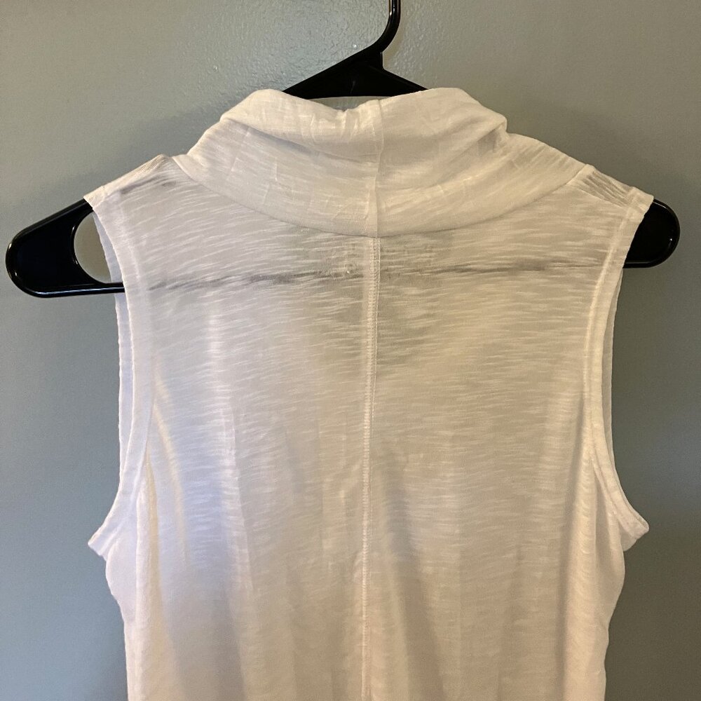 NWT T/9. Women's White Cowl Neck Tank Top Medium - Picture 7 of 8